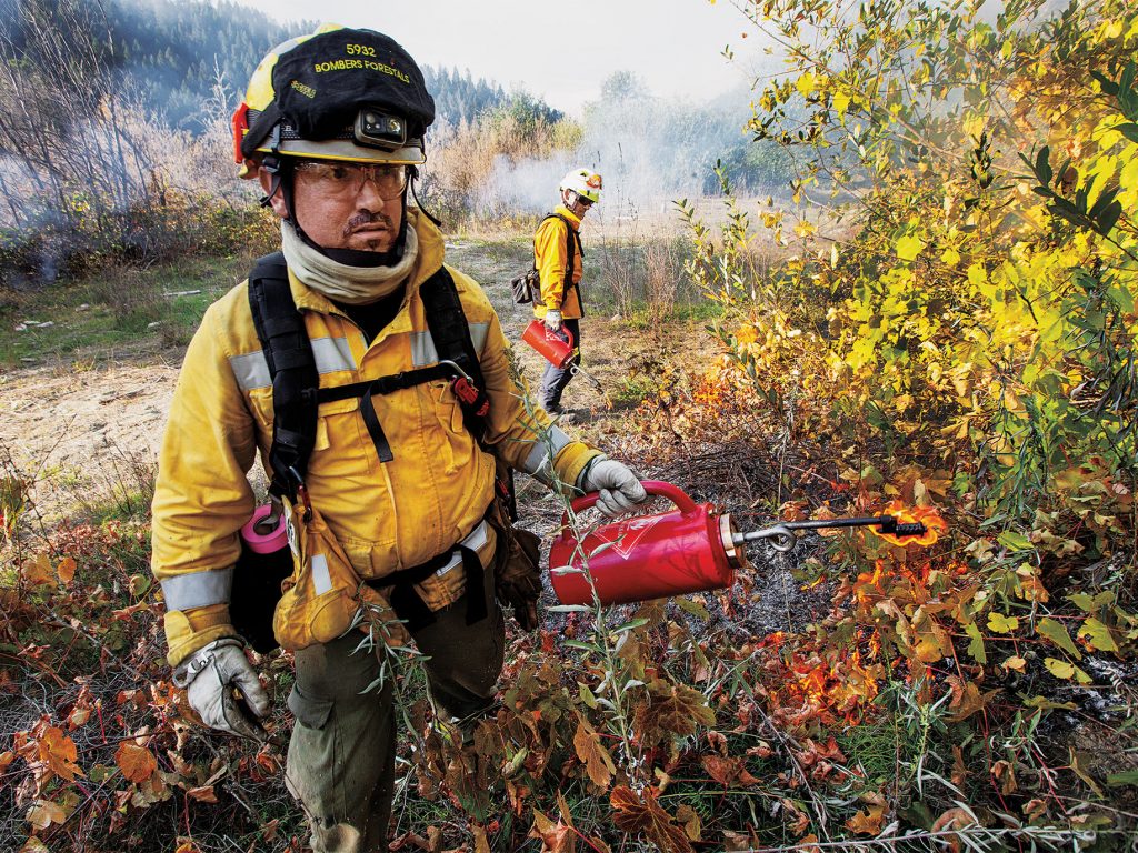 A prescribed burn underway along the Middle Klamath River.