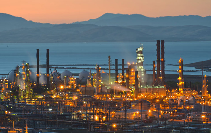 A photo of an oil refinery in Richmond. Photo by Scott Hess/Creative Commons.