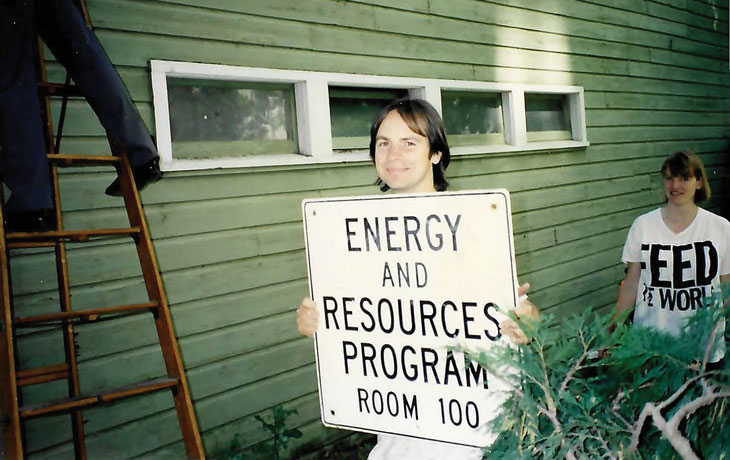 Image of student holding up ERG sign