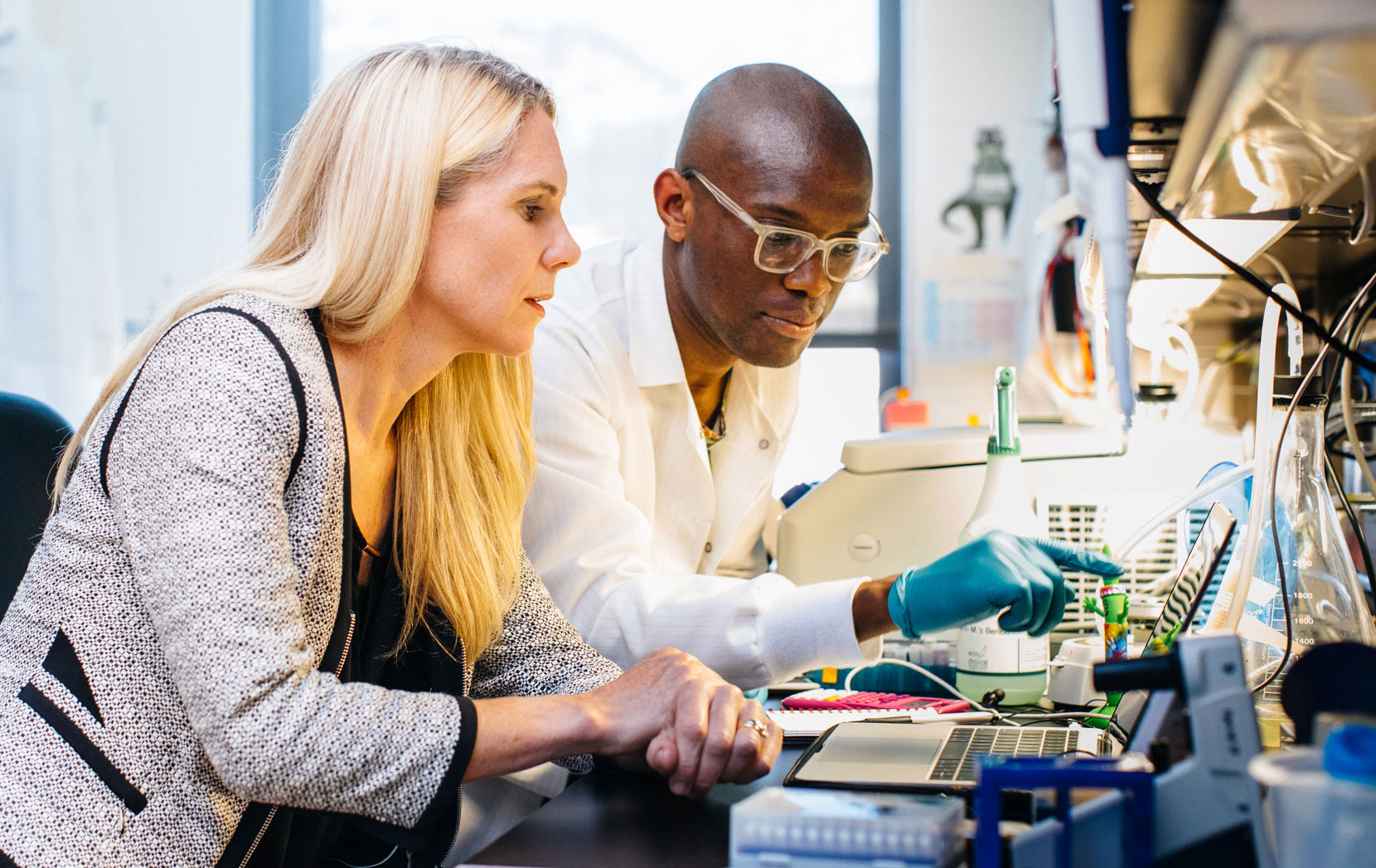 Britt Glaunsinger in the lab