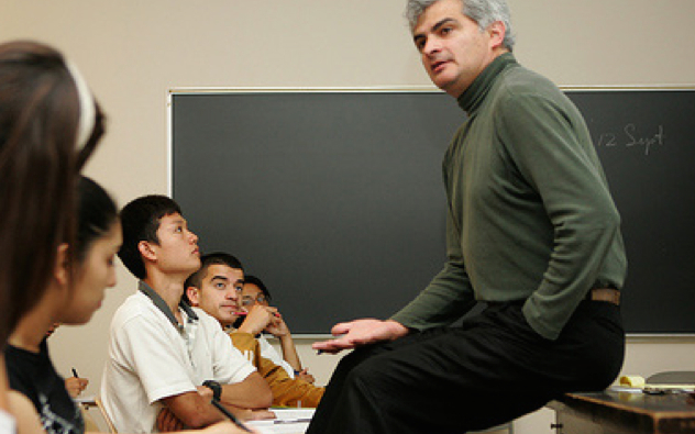 Professor Ignacio Chapela advising students