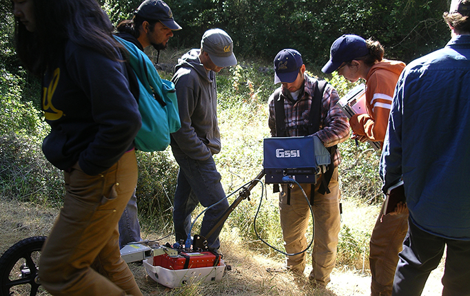 Peter Nelson and students at a dig site