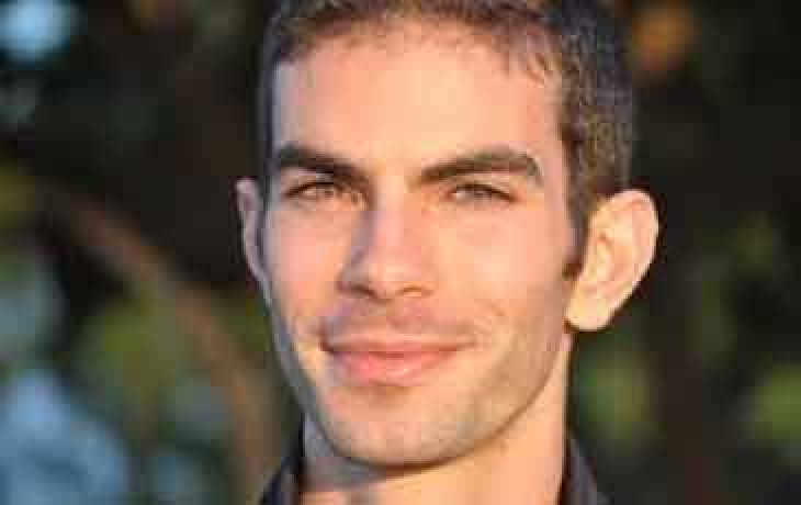 Headshot of Joe Shapiro standing outside 