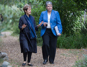 Alice Waters and UC President Janet Napolitano in the Edible Schoolyard. 