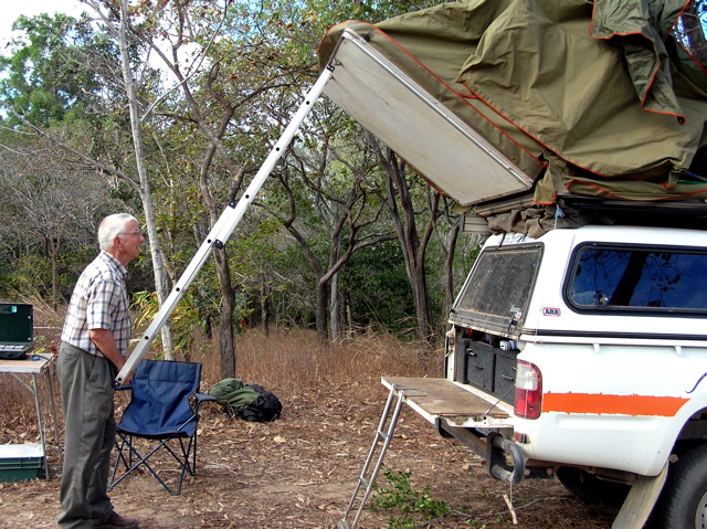 How to open the roof tent